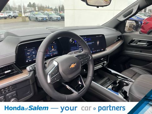 Used 2025 Chevrolet Tahoe High Country image 2