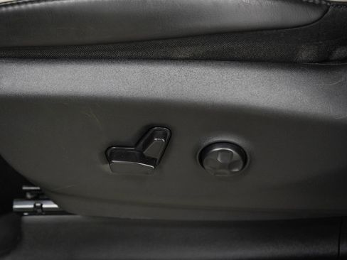 Used 2023 Chrysler Pacifica Limited FWD image 25