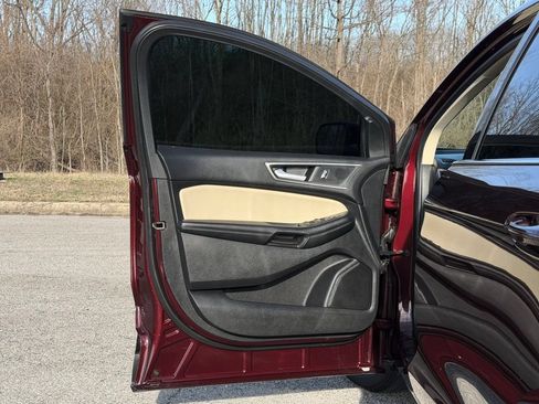 Used 2021 Ford Edge SEL AWD/4WD image 16