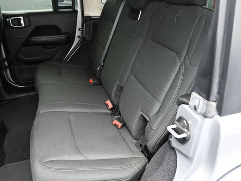 Used 2019 Jeep Wrangler Unlimited Sahara AWD/4WD image 26