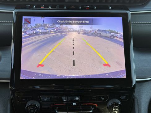 Used 2023 Jeep Grand Cherokee Limited image 19