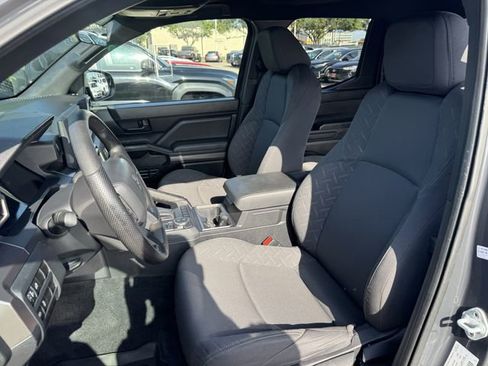 Certified 2025 Toyota Tacoma SR5 AWD/4WD image 26