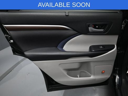 Certified 2016 Toyota Highlander Limited AWD/4WD image 32