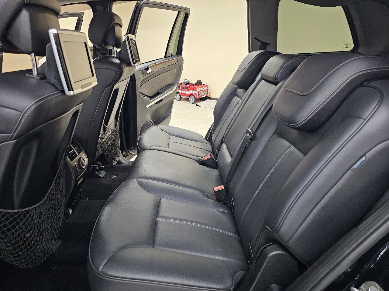 Used 2011 Mercedes-Benz GL 450 4MATIC image 26