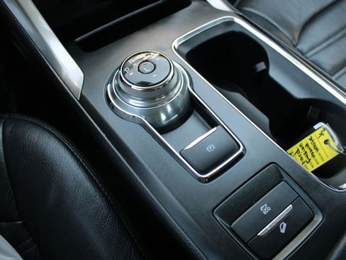 Used 2019 Ford Fusion SE image 14