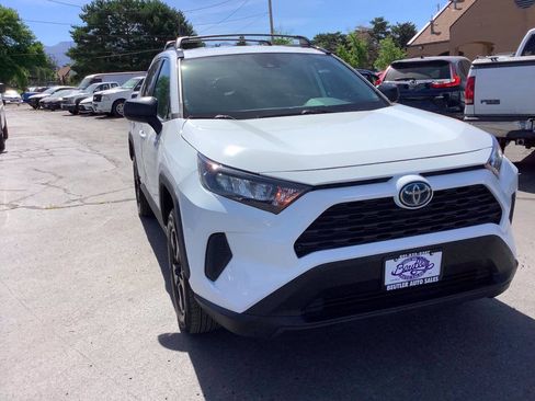 Used 2021 Toyota RAV4 LE AWD/4WD image 4