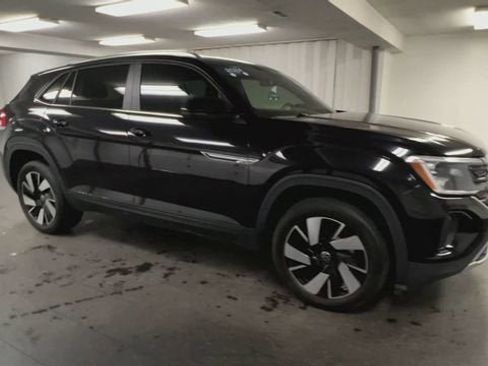 Used 2024 Volkswagen Atlas Cross Sport SE AWD/4WD image 2