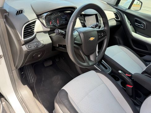 Used 2020 Chevrolet Trax LS FWD image 13