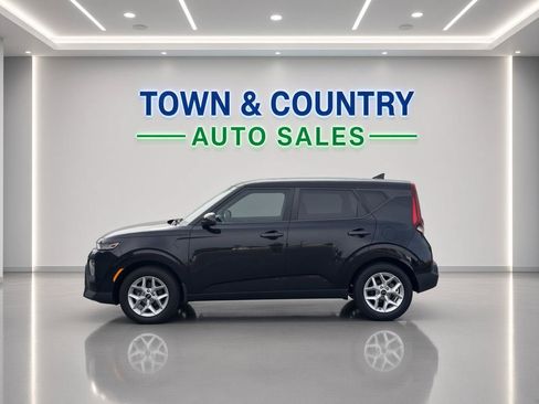 Used 2020 Kia Soul S FWD image 2