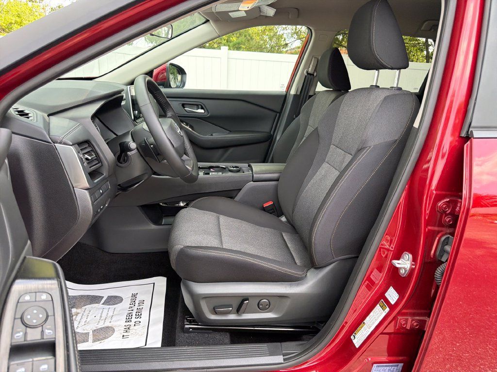 Certified 2026 Nissan Rogue SV AWD/4WD image 59