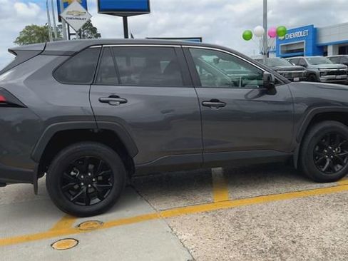 Used 2024 Toyota RAV4 LE FWD image 9