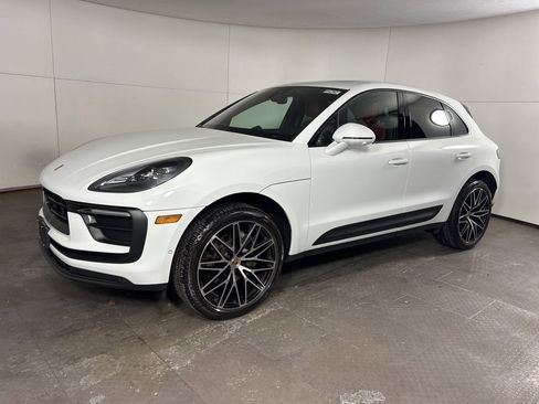 Certified 2023 Porsche Macan Turbo image 1
