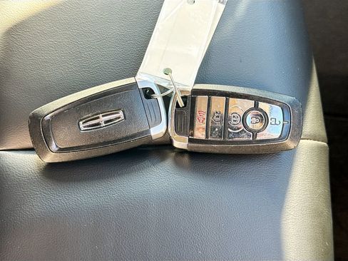 Used 2023 Lincoln Corsair AWD image 36