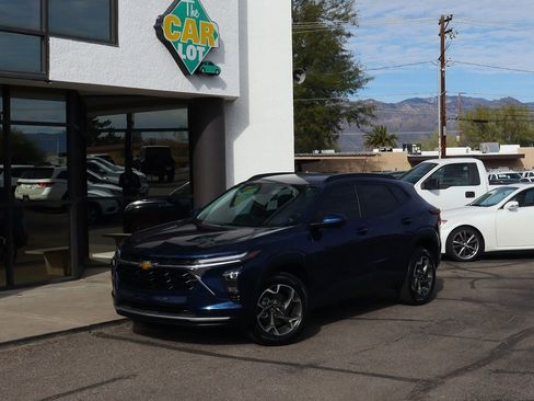 Used 2024 Chevrolet Trax LT w/ Driver Confidence Package image 2