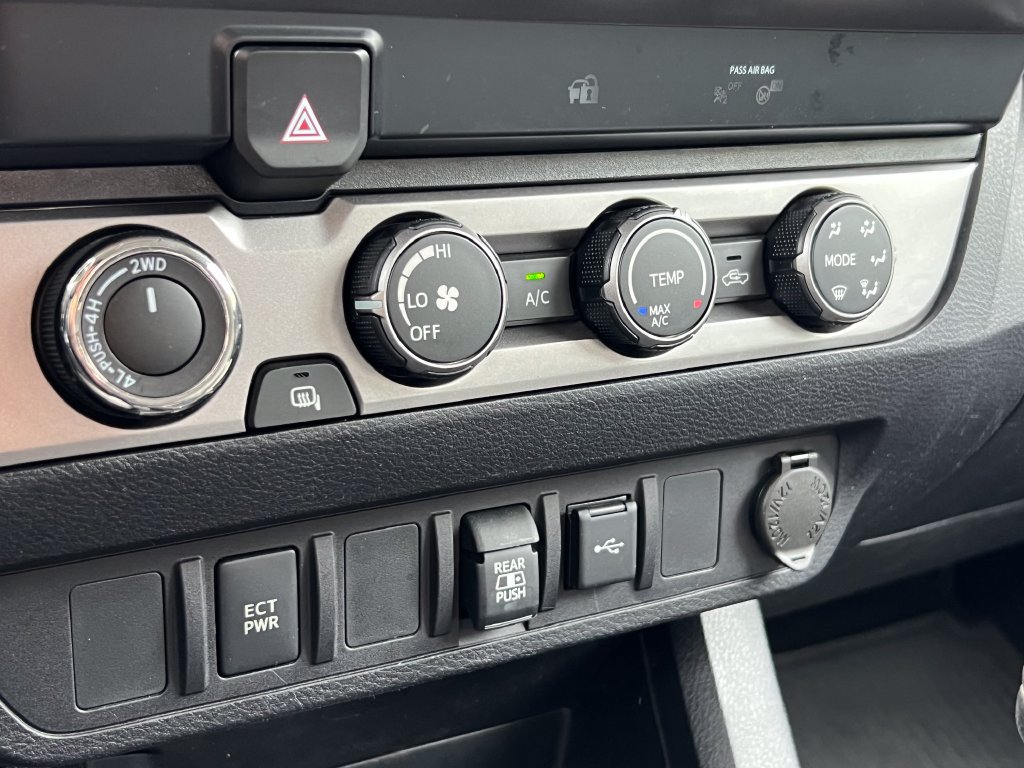 Used 2020 Toyota Tacoma SR5 AWD/4WD image 31