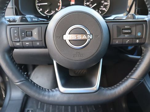 Used 2023 Nissan Pathfinder SL w/ SL Black Package FWD image 12