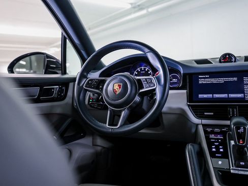 Certified 2023 Porsche Cayenne Platinum Edition image 26