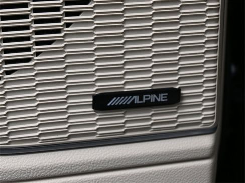 Used 2022 Jeep Grand Cherokee L Limited w/ Luxury Tech Group II image 6