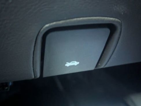 Used 2015 Cadillac Escalade Premium image 34