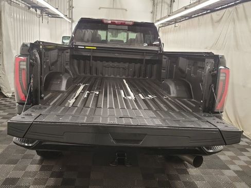 Used 2024 GMC Sierra 2500 AT4 w/ AT4 Premium Plus Package AWD/4WD image 9