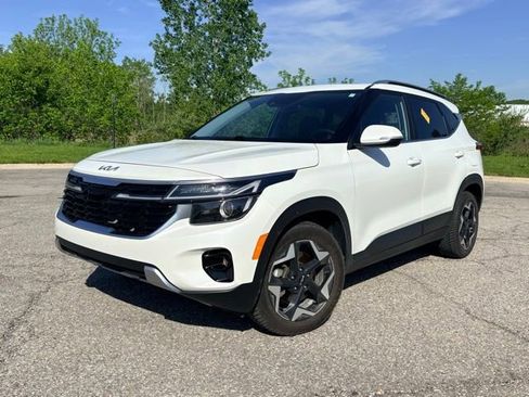 Used 2024 Kia Seltos EX AWD/4WD image 1