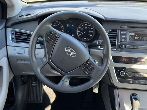 Used 2017 Hyundai Sonata SE image 10