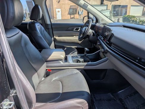 Used 2025 Kia Carnival LXS image 29