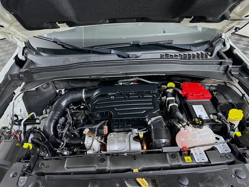Used 2022 Jeep Renegade Latitude AWD/4WD image 32