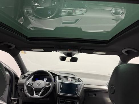 Used 2022 Volkswagen Tiguan SE R-Line AWD/4WD image 31