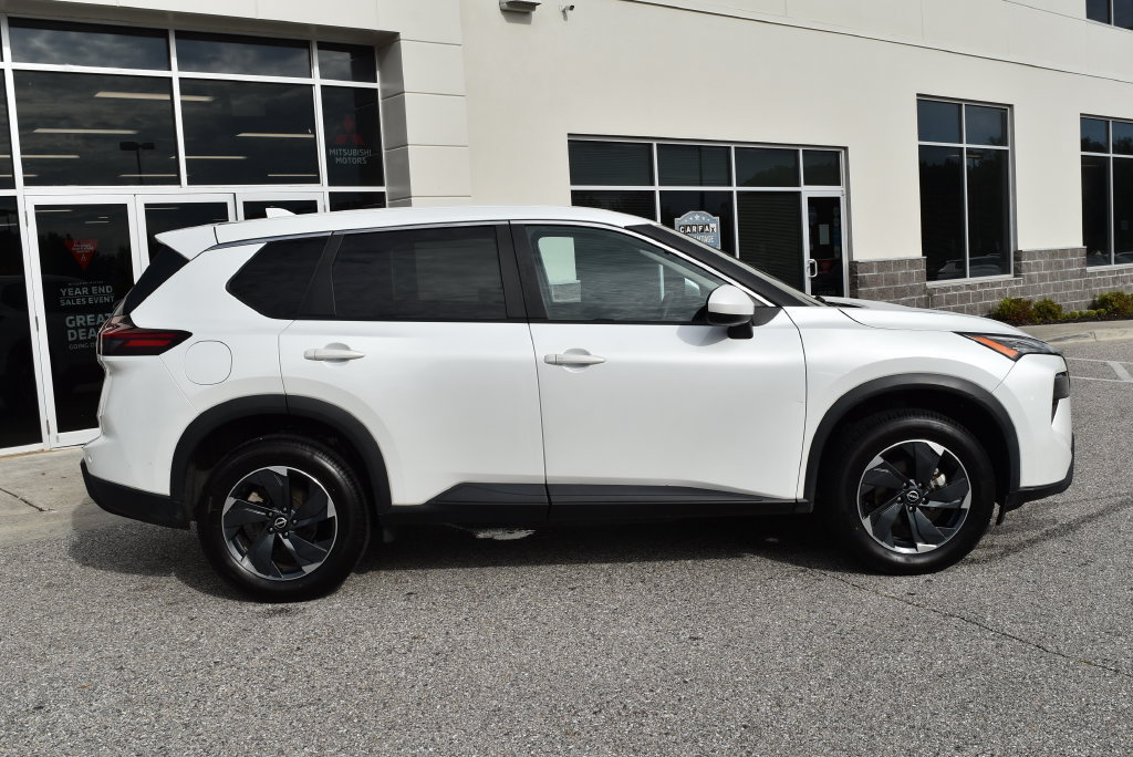 Used 2024 Nissan Rogue SV AWD/4WD image 2