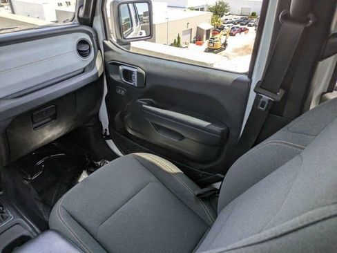 Used 2024 Jeep Wrangler Unlimited AWD/4WD image 17