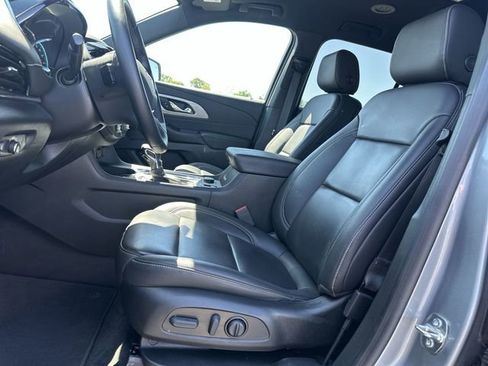Used 2023 Chevrolet Traverse LT AWD/4WD image 17