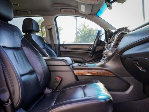 Used 2020 Chevrolet Suburban LT image 8