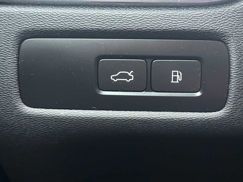 Certified 2023 Volvo XC60 T8 Ultimate image 32