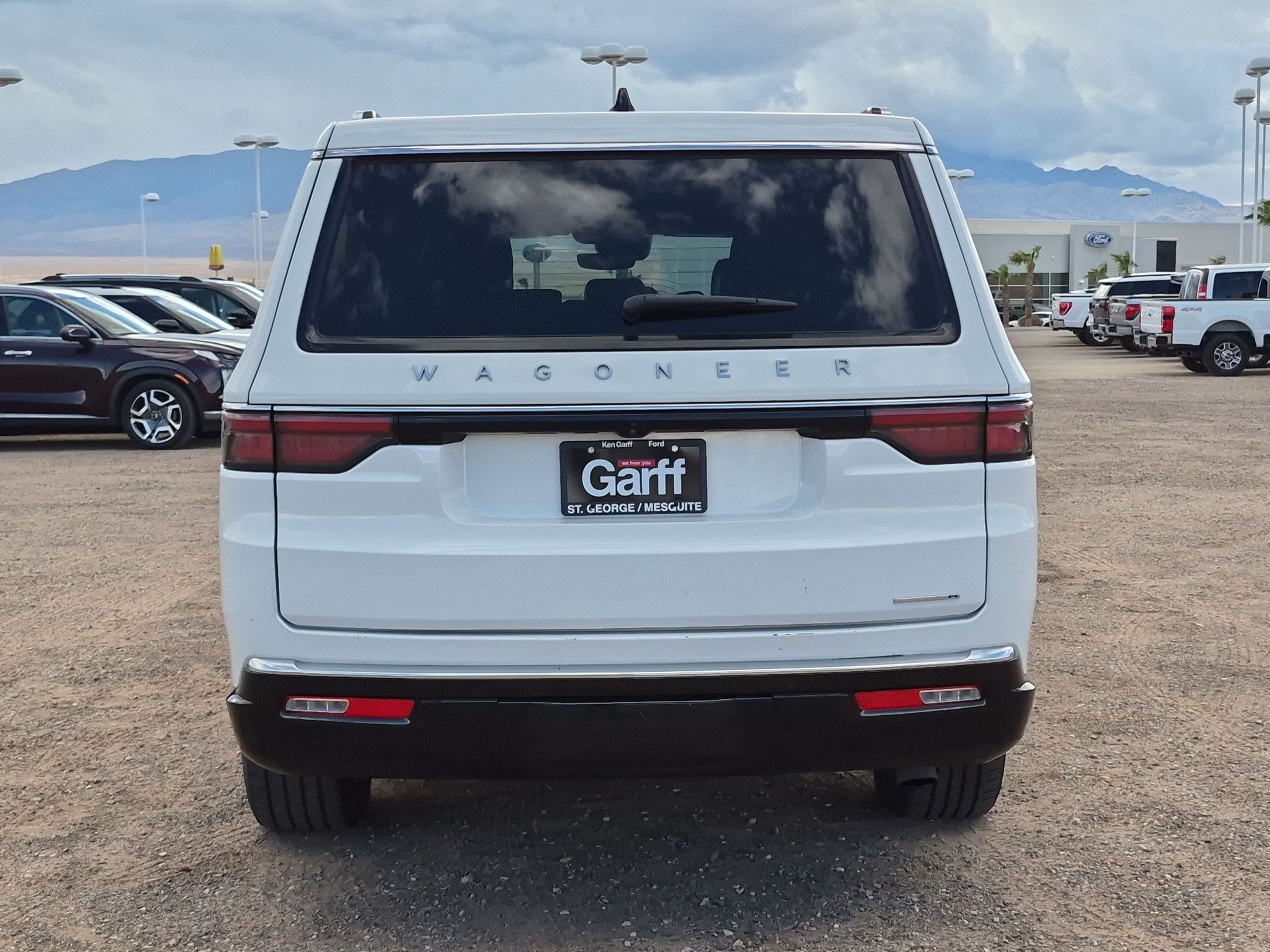 Used 2024 Jeep Wagoneer L Series II w/ Flexible Seating Group AWD/4WD image 5