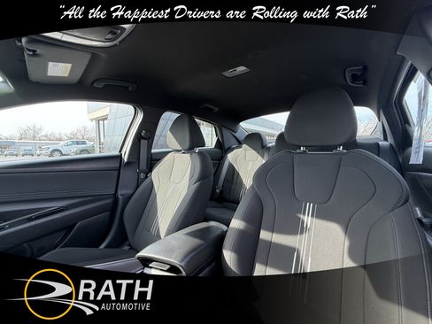 Used 2025 Hyundai Elantra Sport FWD image 12
