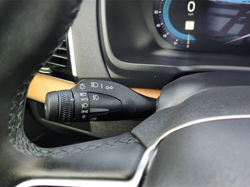 Used 2024 Volvo XC90 B6 Plus image 18