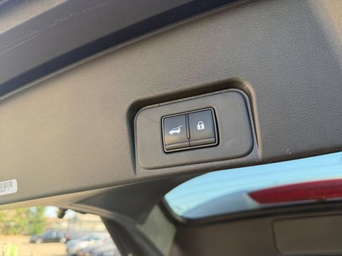 Used 2025 Nissan Rogue SV FWD image 23