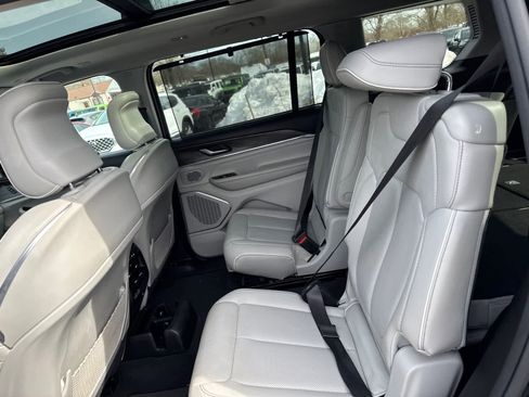 Used 2023 Jeep Grand Cherokee L Overland w/ Luxury Tech Group IV image 32