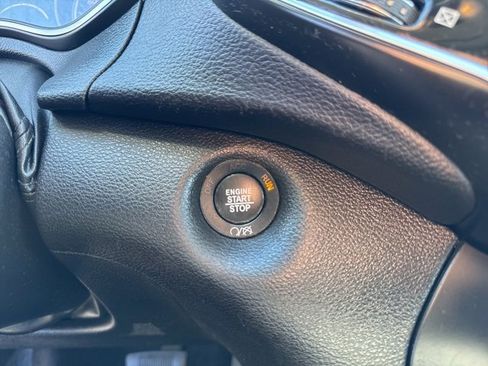 Used 2019 Jeep Cherokee Limited image 27