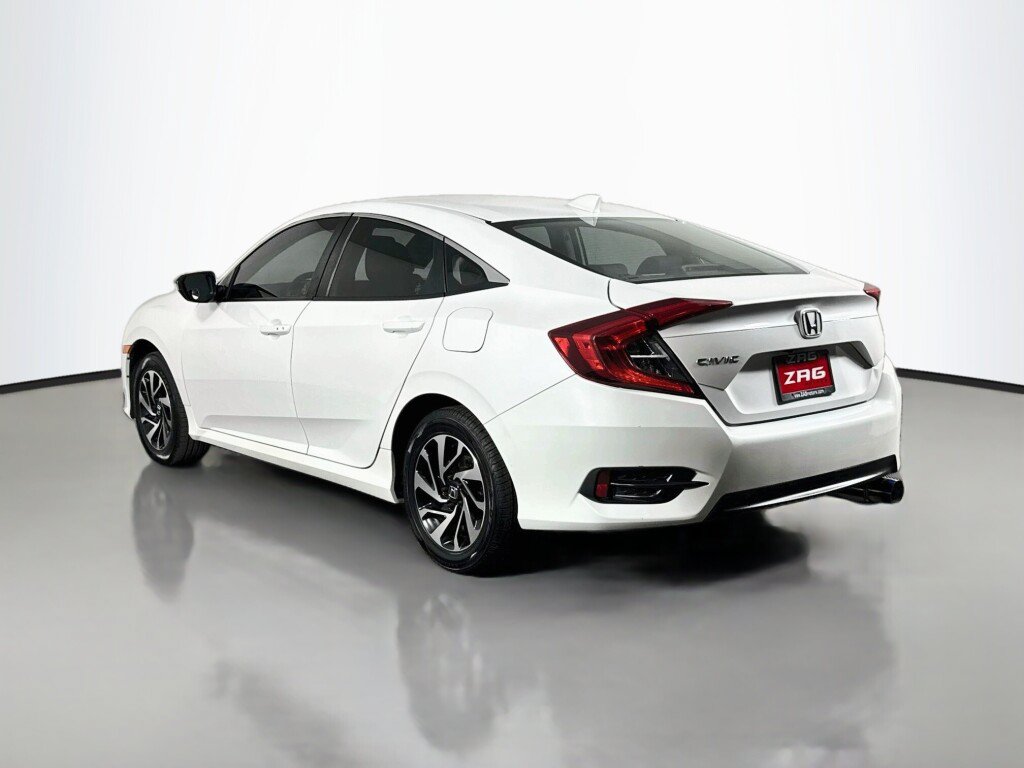 Used 2018 Honda Civic EX image 3