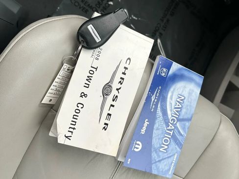 Used 2008 Chrysler Town & Country Limited w/ Entertainment Group #3 image 26