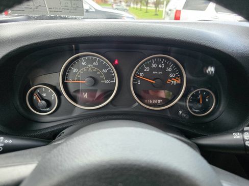 Used 2017 Jeep Wrangler Unlimited Sahara image 14