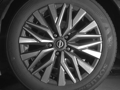 Used 2025 Nissan Altima 2.5 SV FWD image 14