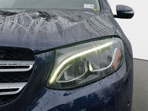 Used 2019 Mercedes-Benz GLC 300 4MATIC image 36