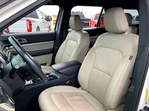 Certified 2018 Ford Explorer XLT w/ Equipment Group 202A image 8
