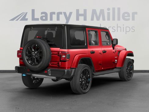 Used 2023 Jeep Wrangler Unlimited w/ Cold Weather Group AWD/4WD image 3