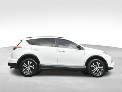 Used 2017 Toyota RAV4 LE FWD image 40