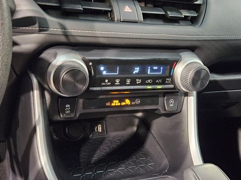 Used 2025 Toyota RAV4 LE AWD/4WD image 31
