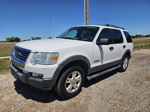 Used 2006 Ford Explorer XLT RWD image 1